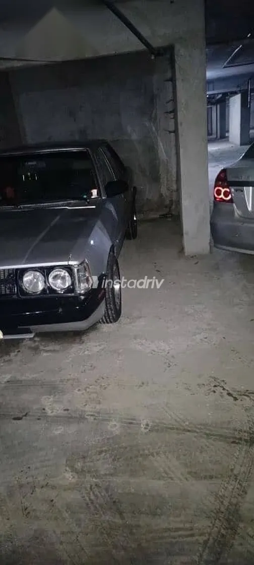 دايهاتسو شارمـنت 1983 فضي مستعملة للبيع - 7