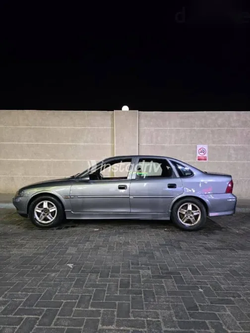 اوبل فيكترا 2002 رمادي مستعملة للبيع - 3