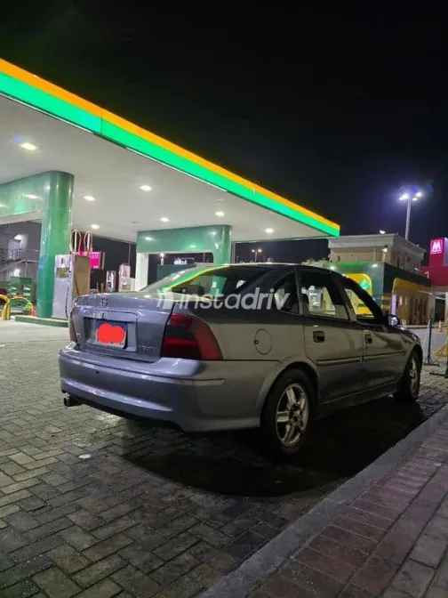 اوبل فيكترا 2002 رمادي مستعملة للبيع - 4