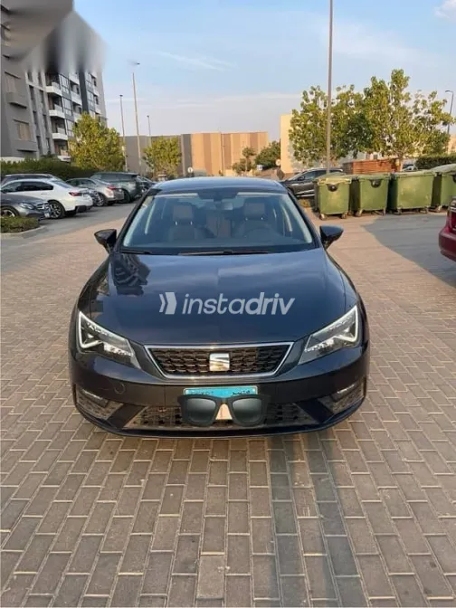 سيات ليون 2020 رمادي مستعملة للبيع - 1