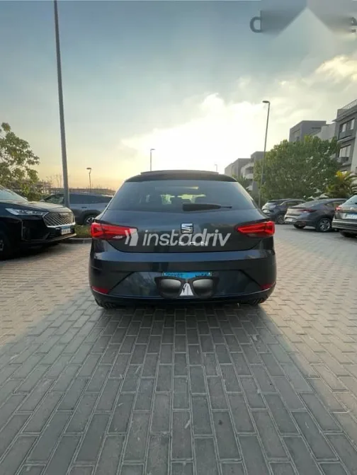 سيات ليون 2020 رمادي مستعملة للبيع - 3