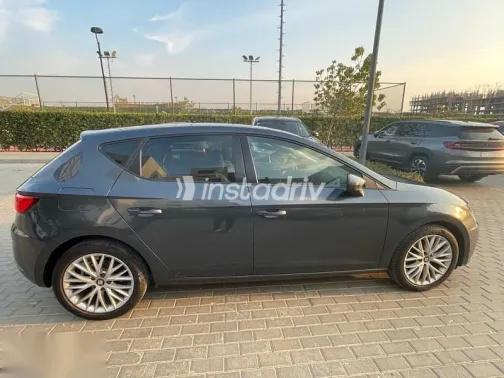 سيات ليون 2020 رمادي مستعملة للبيع - 5