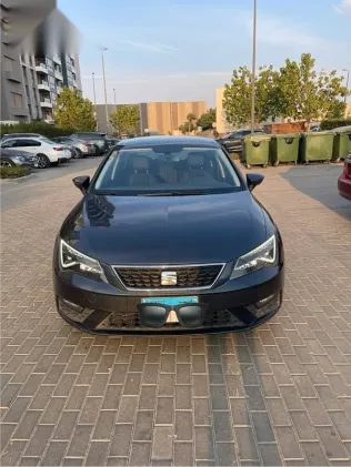 سيات ليون 2020 رمادي مستعملة للبيع