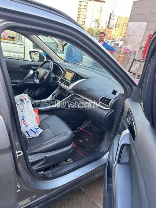 ميتسوبيشي اكليبس كروس 2018 رمادي غامق مستعملة للبيع - 2