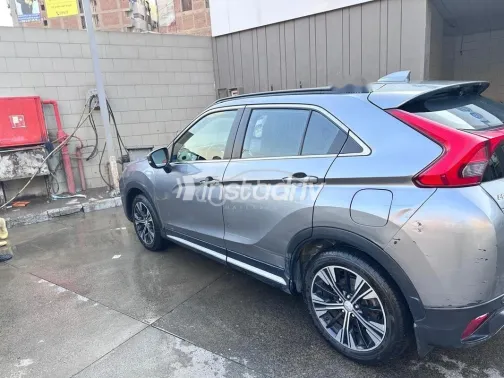 ميتسوبيشي اكليبس كروس 2018 رمادي غامق مستعملة للبيع - 5