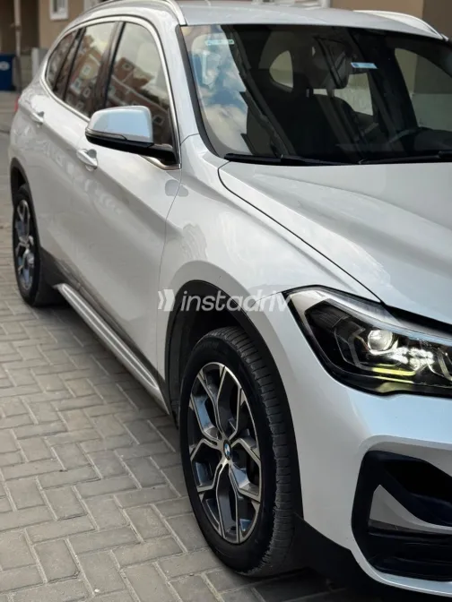 بي ام دبليو X1 2021 أبيض مستعملة للبيع - 1