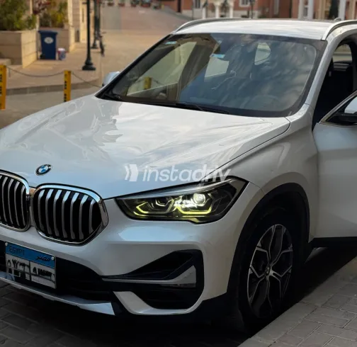 بي ام دبليو X1 2021 أبيض مستعملة للبيع - 9