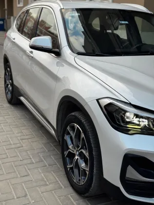 بي ام دبليو X1 2021 أبيض مستعملة للبيع