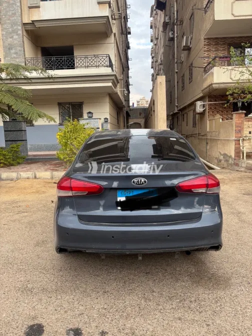 كيا سيراتو 2017 أبيض مستعملة للبيع - 2