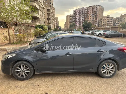 كيا سيراتو 2017 أبيض مستعملة للبيع - 3