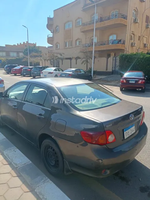 تويوتا كورولا 2010 أبيض مستعملة للبيع - 1