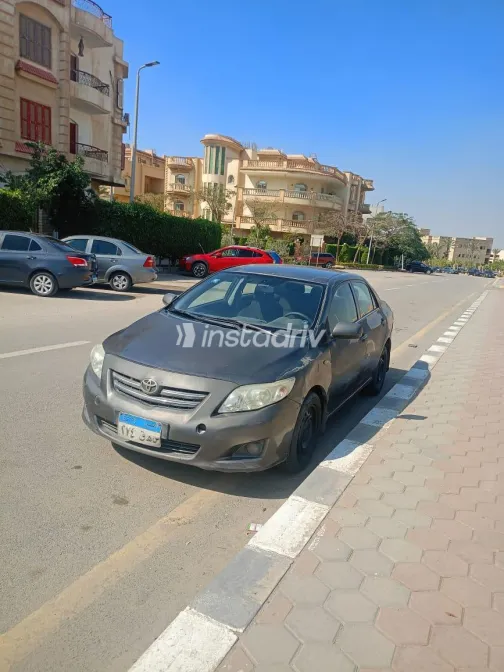 تويوتا كورولا 2010 أبيض مستعملة للبيع - 2