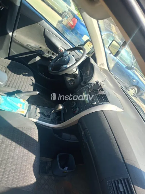 تويوتا كورولا 2010 أبيض مستعملة للبيع - 3