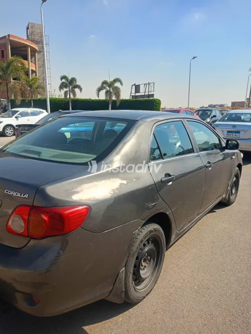 تويوتا كورولا 2010 أبيض مستعملة للبيع - 4