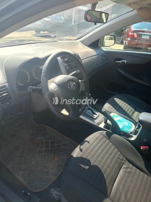 تويوتا كورولا 2010 أبيض مستعملة للبيع - 5