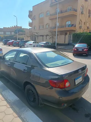 تويوتا كورولا 2010 أبيض مستعملة للبيع