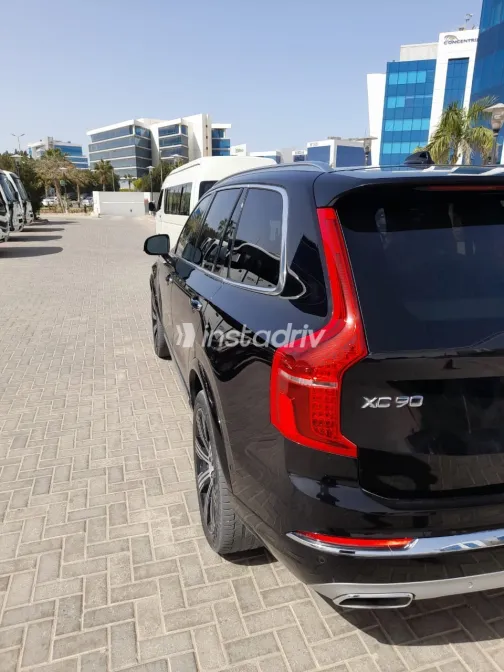 فولفو XC90 2021 أبيض مستعملة للبيع - 4
