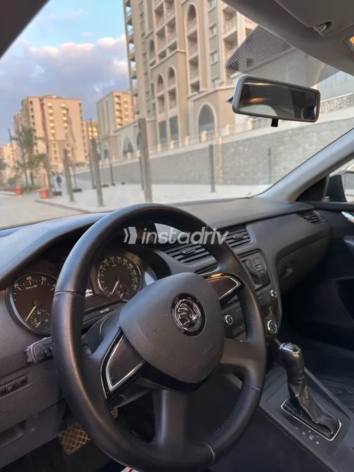 سكودا اوكتافيا 2016 أبيض مستعملة للبيع - 3