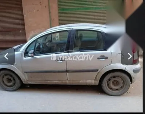 سيتروين C3 2003 فضي مستعملة للبيع - 1