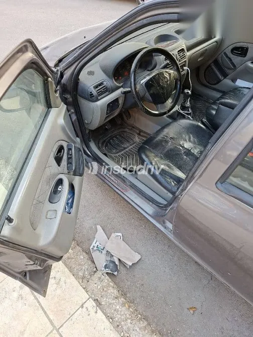 رينو كليو 2001 رمادي مستعملة للبيع - 3