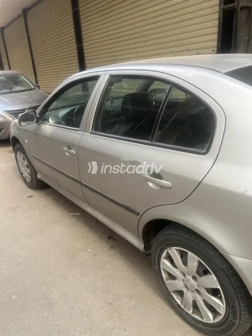 سكودا اوكتافيا 2007 رمادي مستعملة للبيع - 2