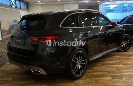 مرسيدس GLC 200 2023 أسود مستعملة للبيع - 5