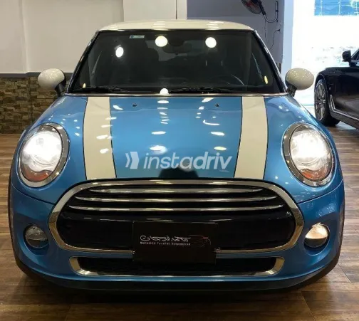 مينى كوبر 2018 أزرق غامق مستعملة للبيع - 1