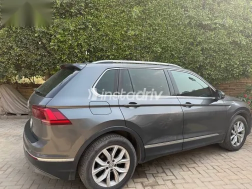 فولكس فاغن تيجون 2020 رمادي مستعملة للبيع - 3