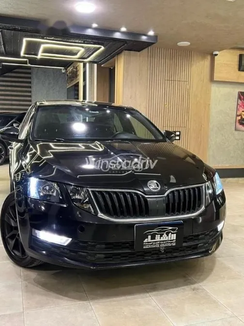 سكودا اوكتافيا 2020 أسود مستعملة للبيع - 2