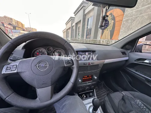 اوبل أسترا 2007 أبيض مستعملة للبيع - 2