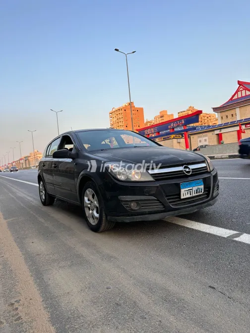 اوبل أسترا 2007 أبيض مستعملة للبيع - 3