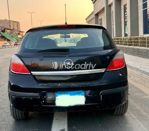 اوبل أسترا 2007 أبيض مستعملة للبيع - 4