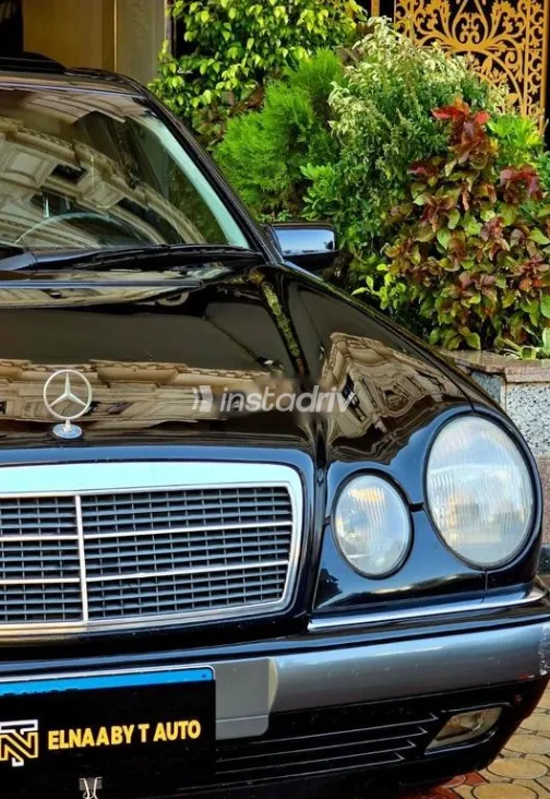 مرسيدس E 240 1999 أسود مستعملة للبيع - 2
