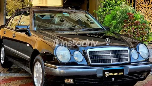 مرسيدس E 240 1999 أسود مستعملة للبيع - 3