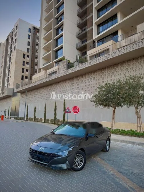 هيونداي إلنترا 2022 رمادي مستعملة للبيع - 2