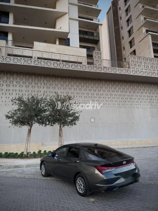 هيونداي إلنترا 2022 رمادي مستعملة للبيع - 3