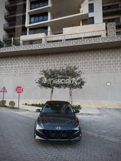 هيونداي إلنترا 2022 رمادي مستعملة للبيع - 4