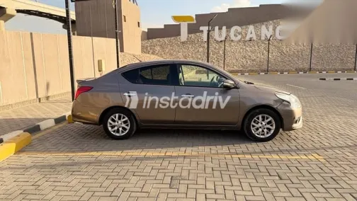 نيسان صنى 2019 فضي مستعملة للبيع - 2