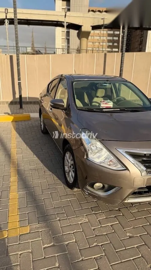 نيسان صنى 2019 فضي مستعملة للبيع - 5