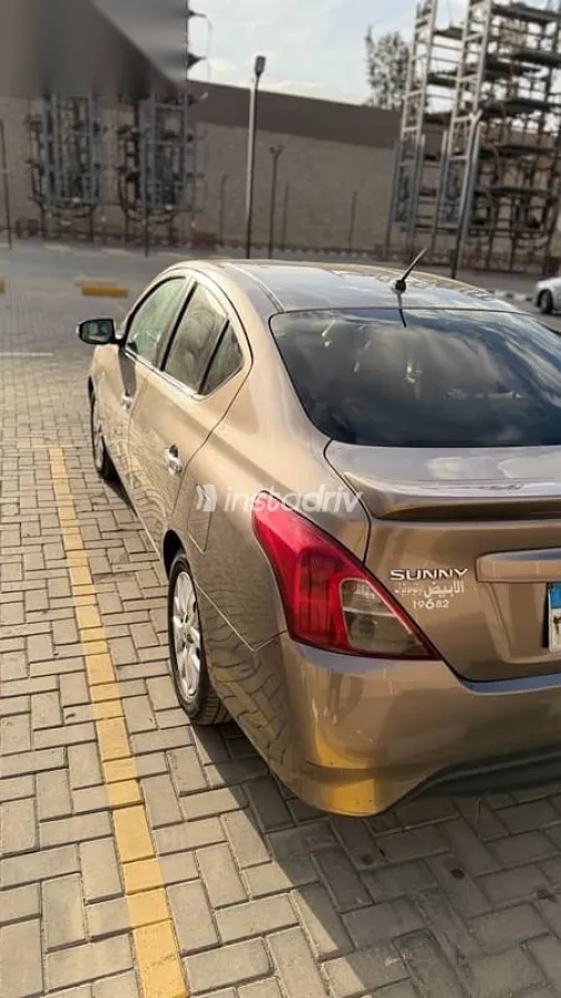 نيسان صنى 2019 فضي مستعملة للبيع - 7