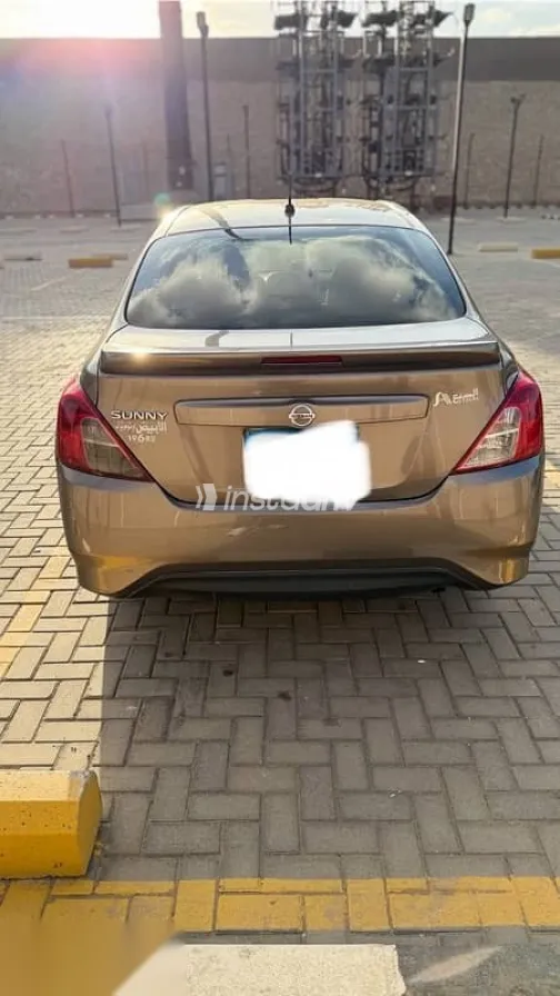 نيسان صنى 2019 فضي مستعملة للبيع - 8