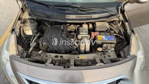 نيسان صنى 2019 فضي مستعملة للبيع - 9