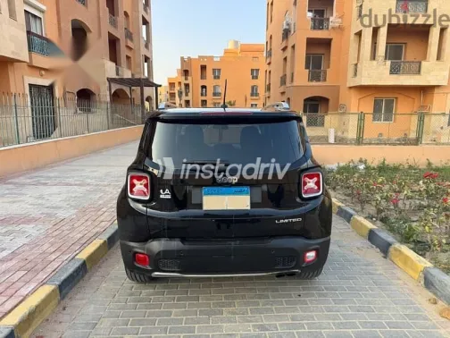 جيب رينيجيد 2017 أسود مستعملة للبيع - 5