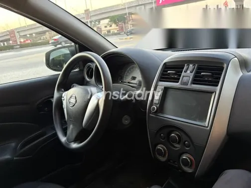 نيسان صنى 2023 ذهبي مستعملة للبيع - 4