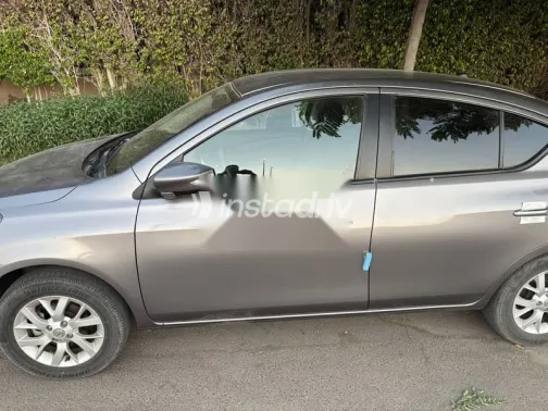 نيسان صنى 2023 ذهبي مستعملة للبيع - 6