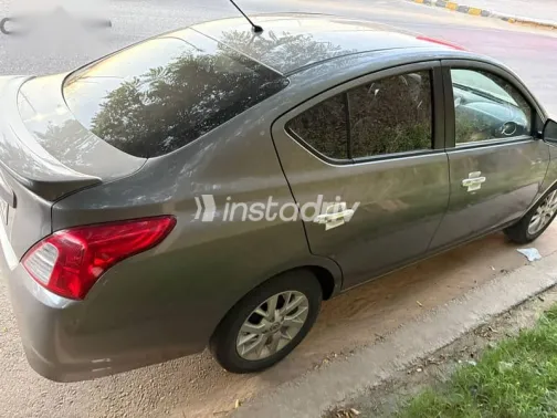 نيسان صنى 2023 ذهبي مستعملة للبيع - 7