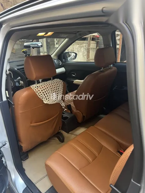 تويوتا رش 2019 فضي مستعملة للبيع - 5