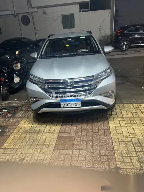 تويوتا رش 2019 فضي مستعملة للبيع - 10
