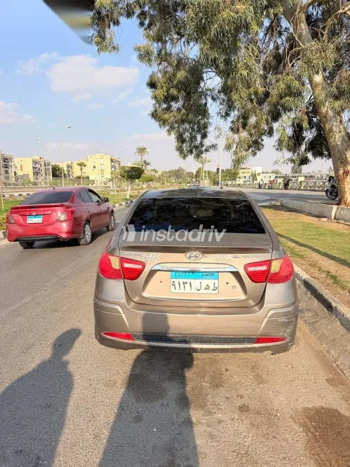 هيونداي إلنترا 2019 أبيض مستعملة للبيع - 2