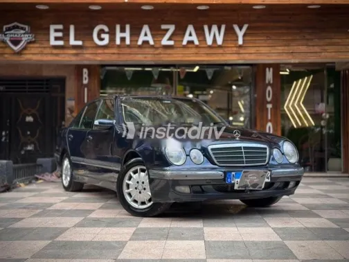 مرسيدس E 240 2000 أخضر مستعملة للبيع - 1